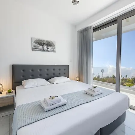 Royal Pearl 7 * Protaras