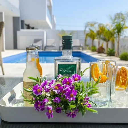 Vila Royal Pearl 7 *