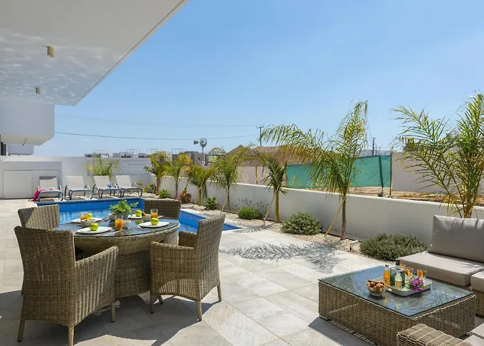 Royal Pearl 7 * Protaras